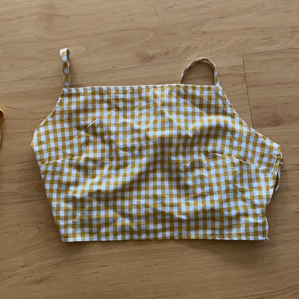 Two crop tops. - Picture 3 of 4